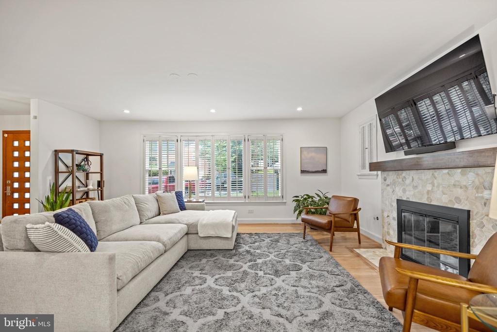 2833 Arizona Ter NW
