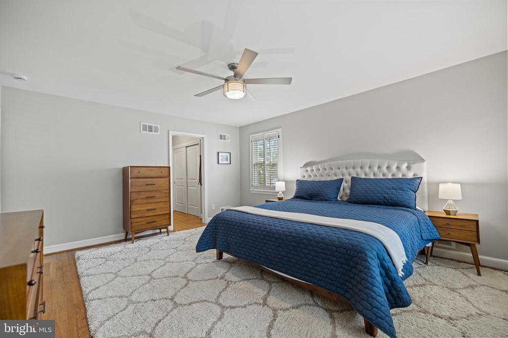 2833 Arizona Ter NW