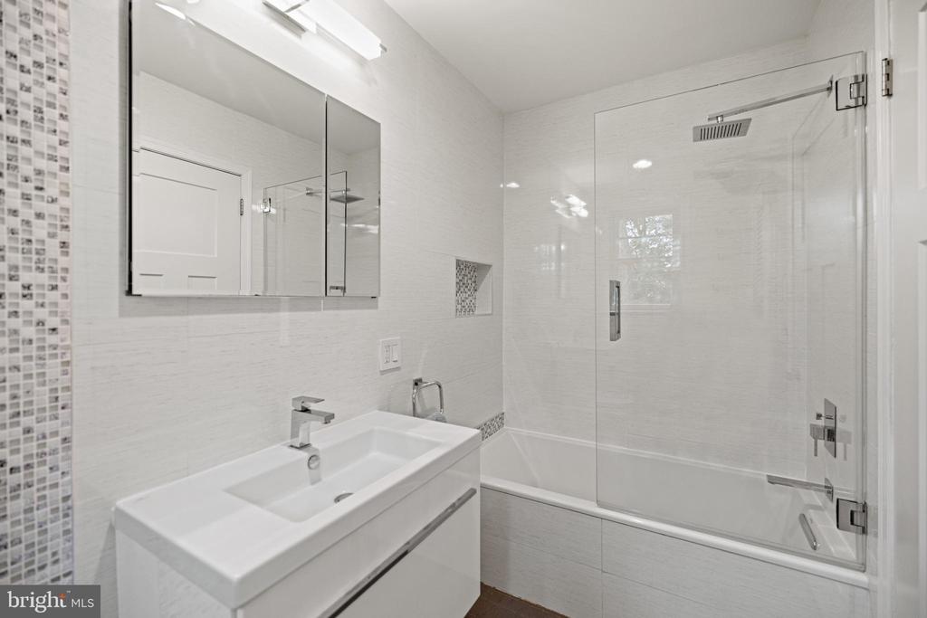 2833 Arizona Ter NW
