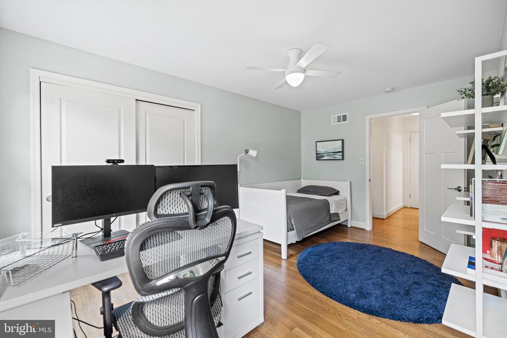 2833 Arizona Ter NW