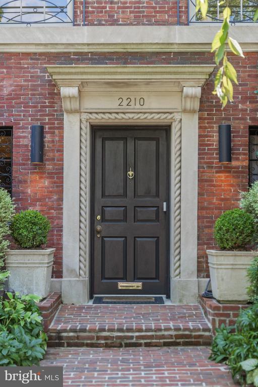 2210 Wyoming Ave NW
