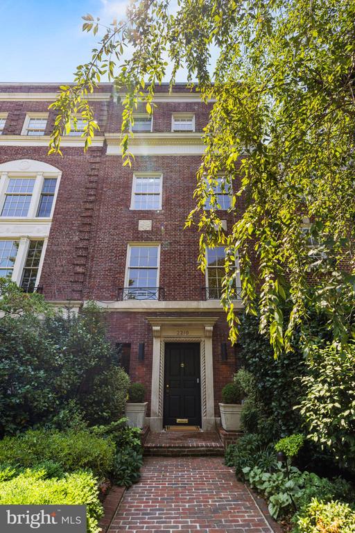2210 Wyoming Ave NW