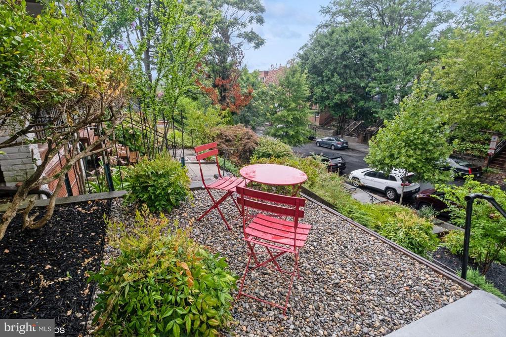 728 Fairmont St NW