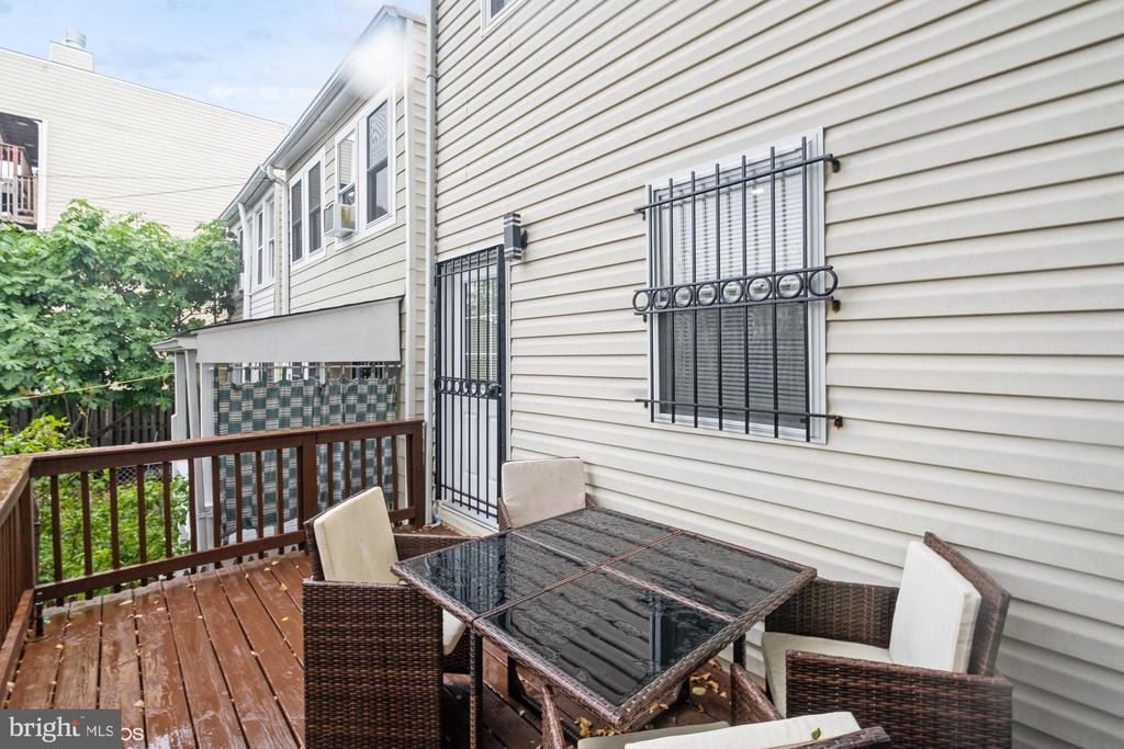 728 Fairmont St NW
