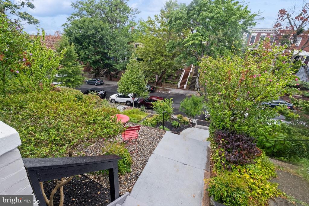 728 Fairmont St NW