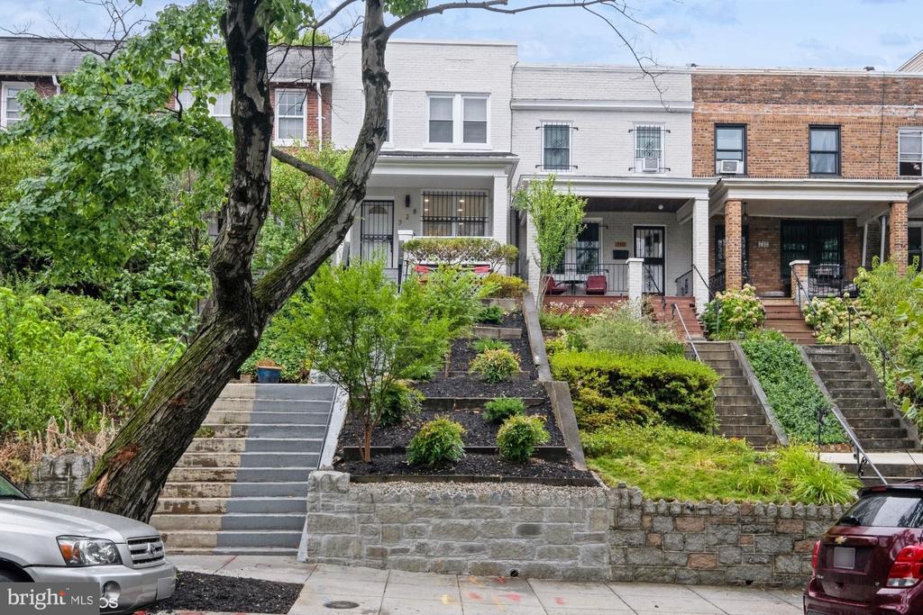 728 Fairmont St NW