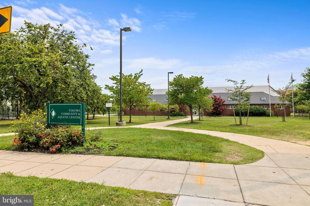 816 Kennedy St NW #2