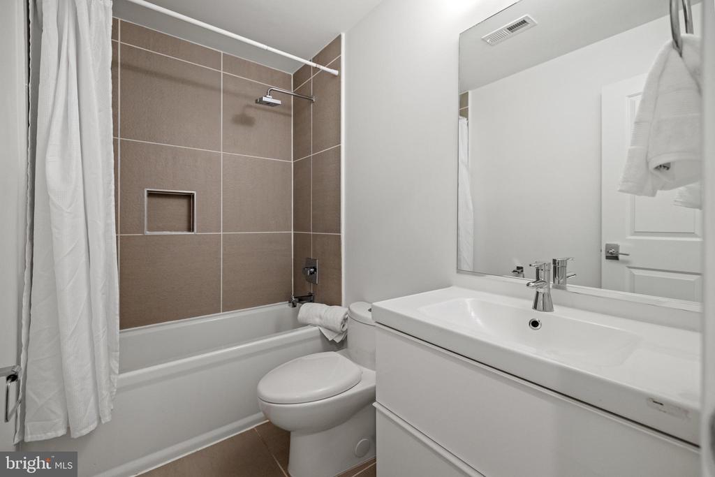 816 Kennedy St NW #2