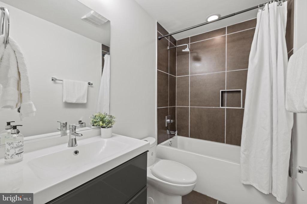 816 Kennedy St NW #2