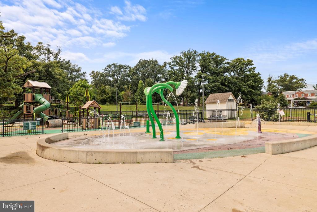 816 Kennedy St NW #2