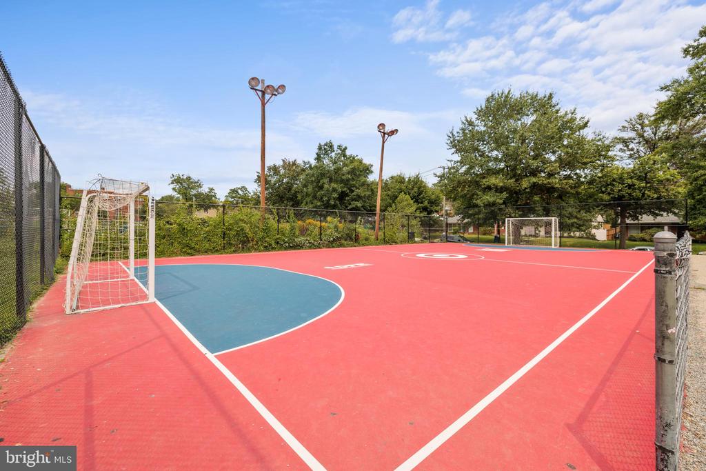 816 Kennedy St NW #2