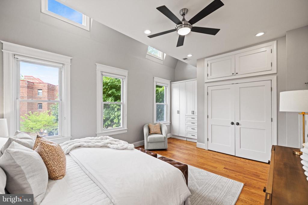 1346 Longfellow St NW