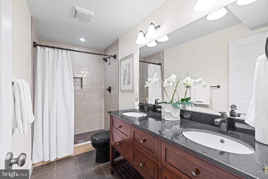 1346 Longfellow St NW