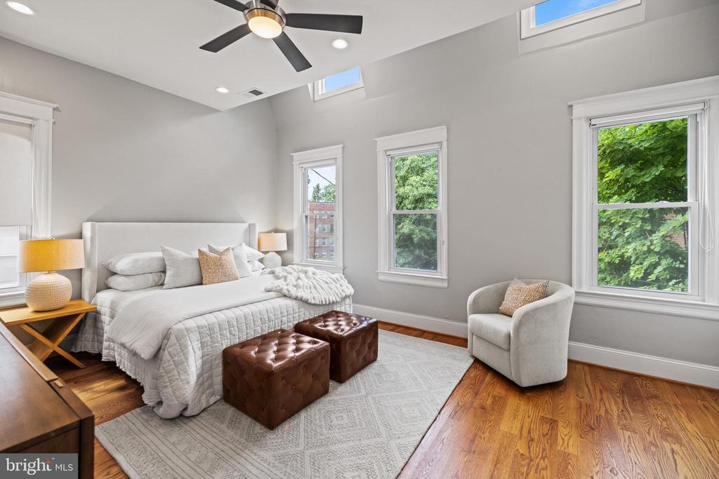 1346 Longfellow St NW