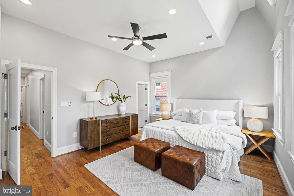 1346 Longfellow St NW