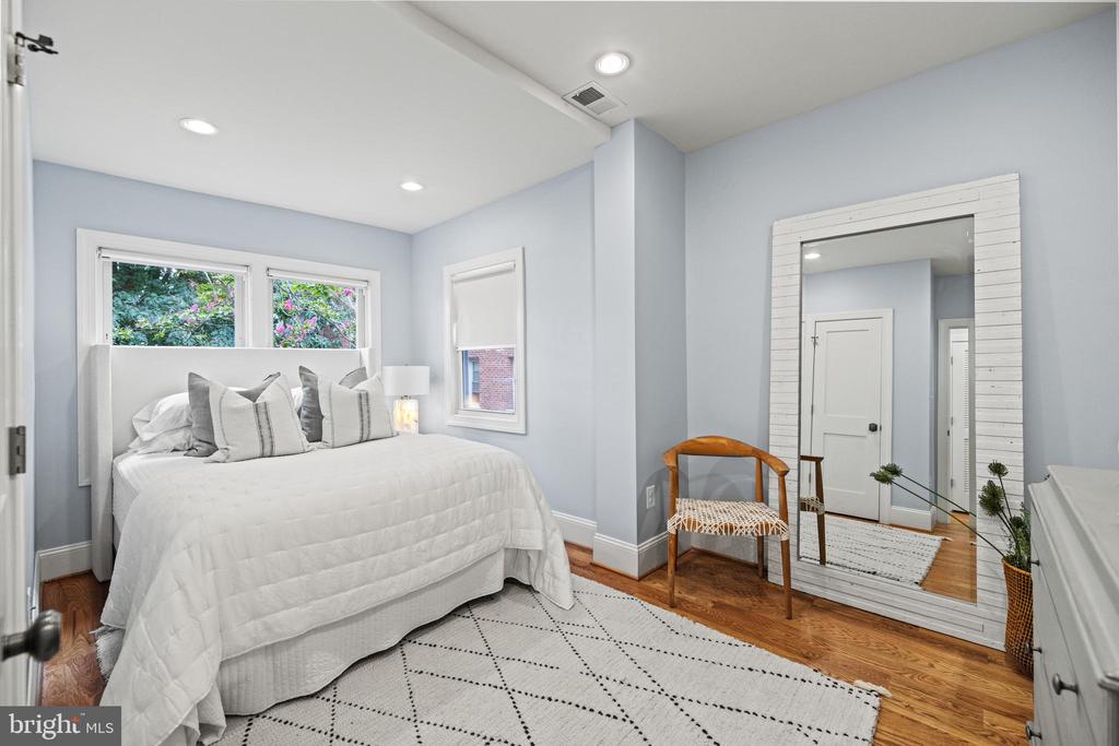 1346 Longfellow St NW