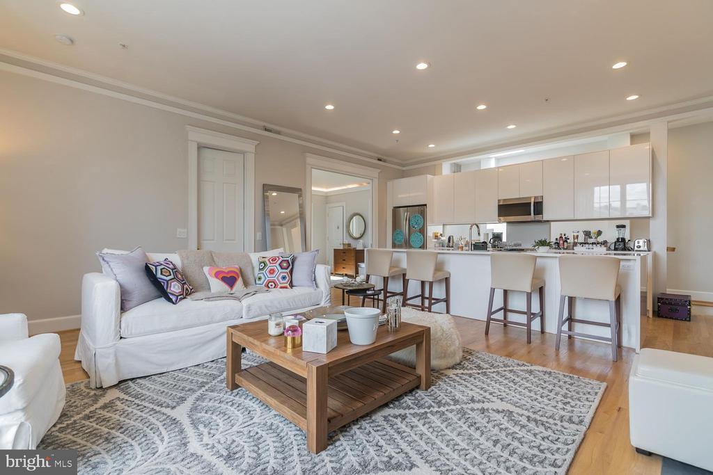 1351 WISCONSIN AVE NW #2A