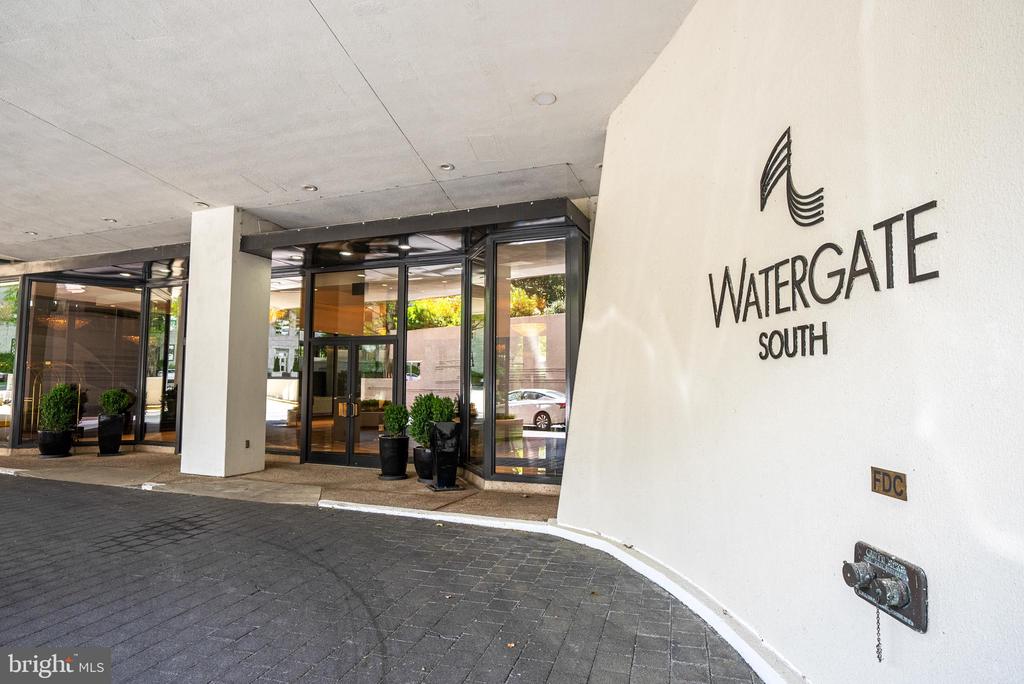 700 New Hampshire Ave NW #1520