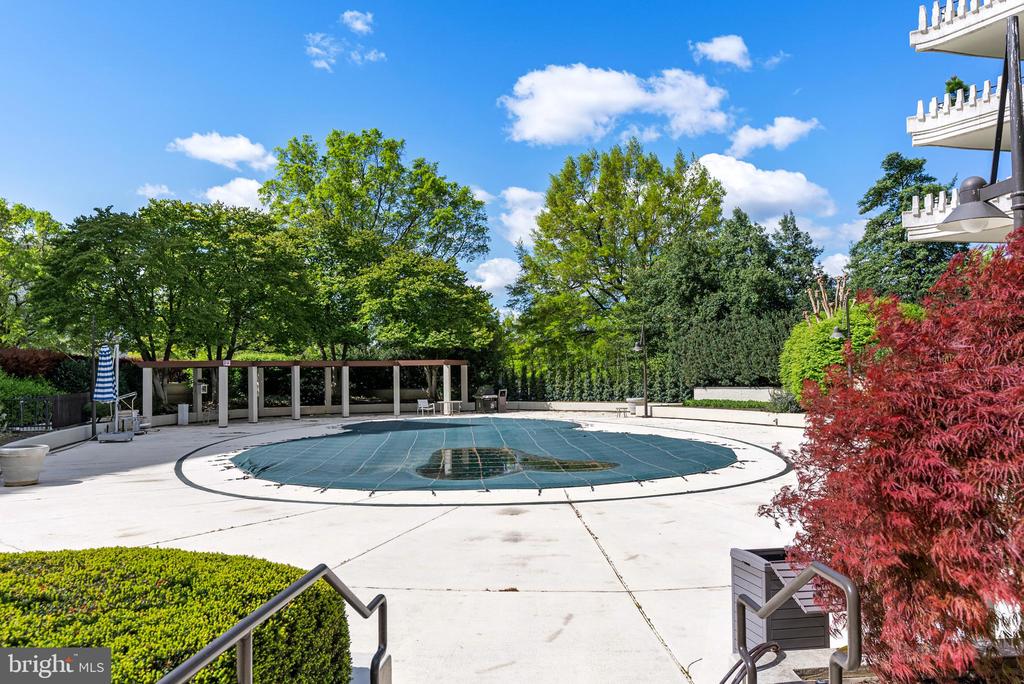 700 New Hampshire Ave NW #1520