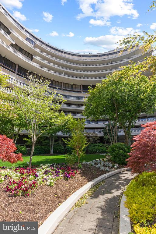 700 New Hampshire Ave NW #1520