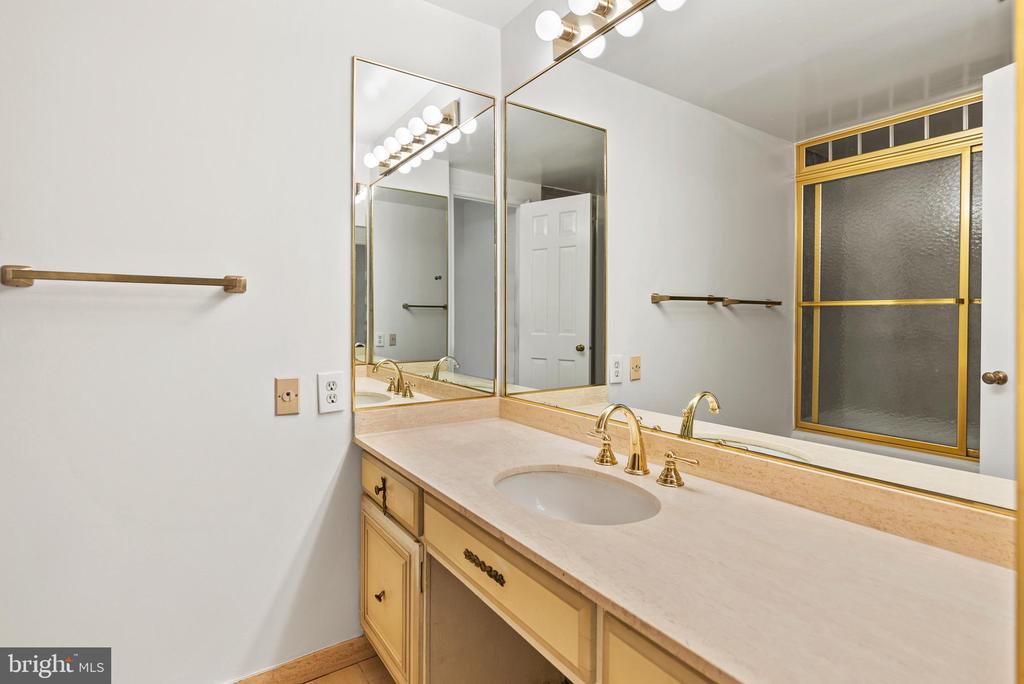 700 New Hampshire Ave NW #1520