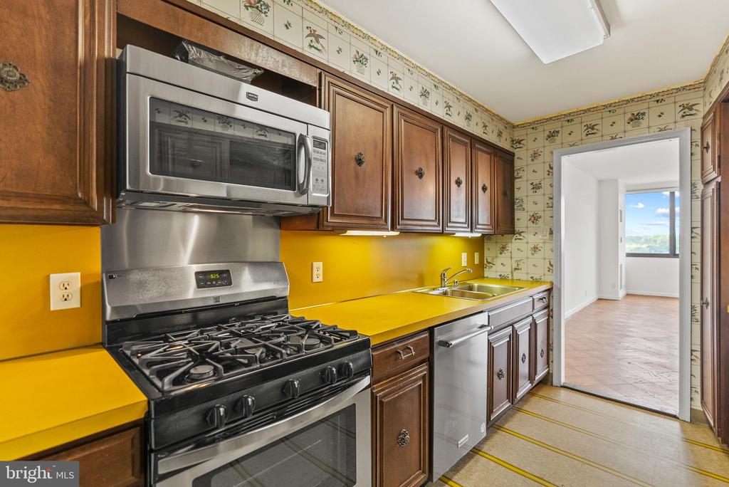 700 New Hampshire Ave NW #1520