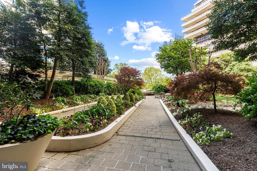 700 New Hampshire Ave NW #1520