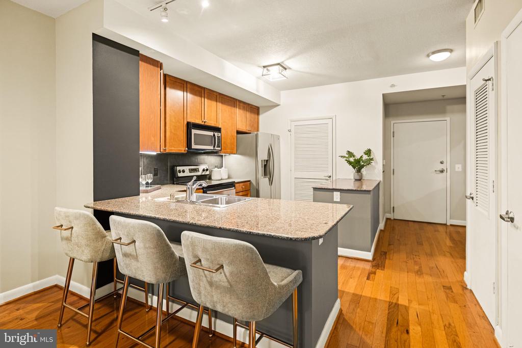 400 Massachusetts Ave NW #713