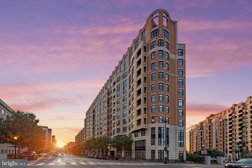 400 Massachusetts Ave NW #713