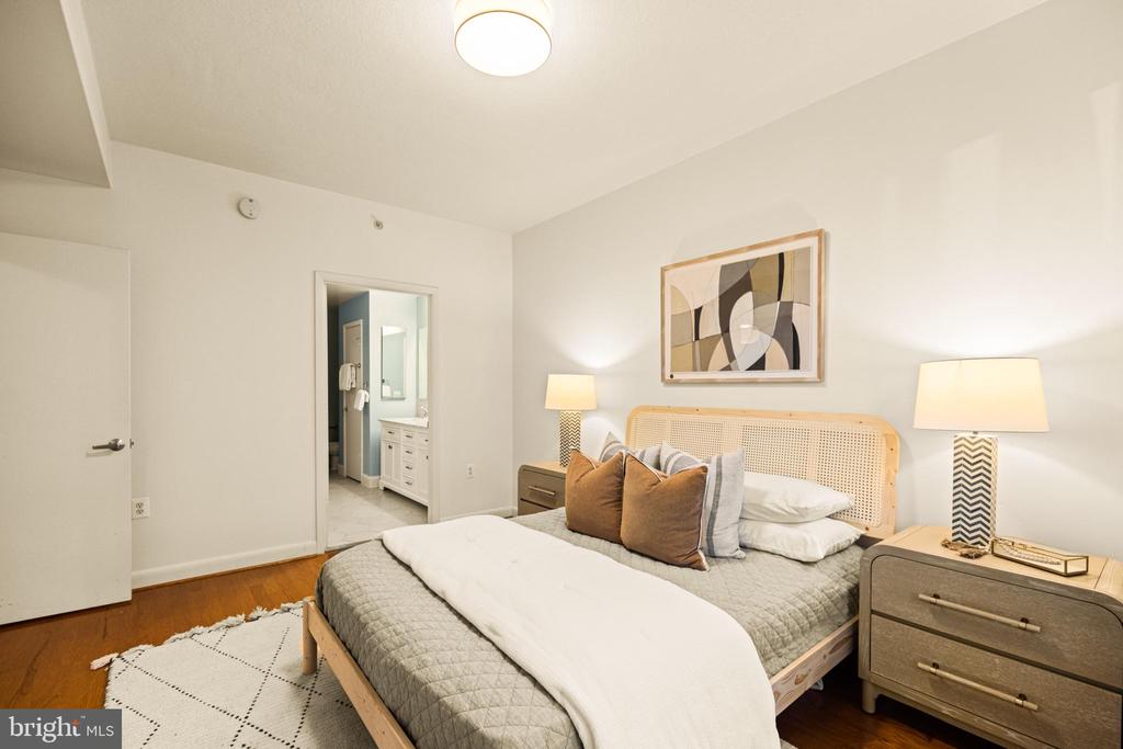 400 Massachusetts Ave NW #713
