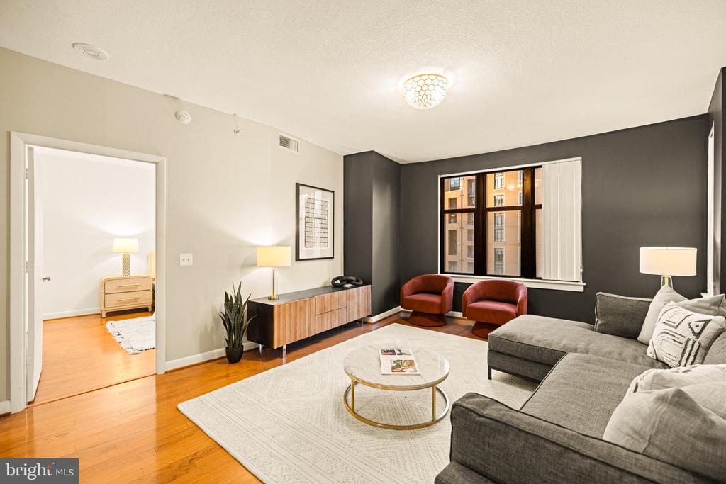400 Massachusetts Ave NW #713