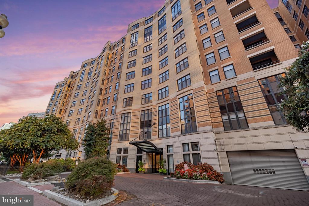 400 Massachusetts Ave NW #713
