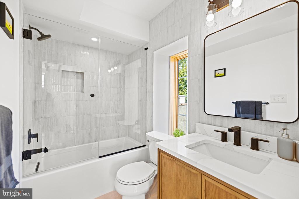 119 Bates St NW #2