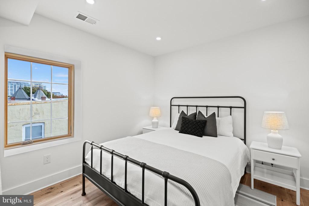 119 Bates St NW #2