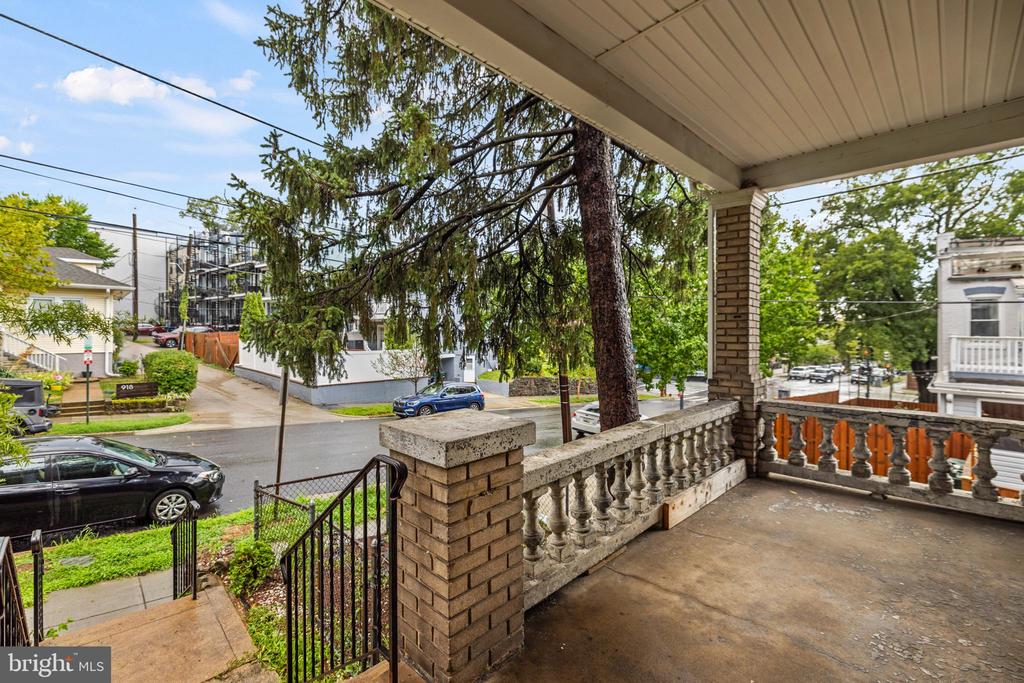 907 Buchanan St NW