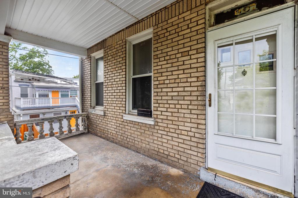 907 Buchanan St NW