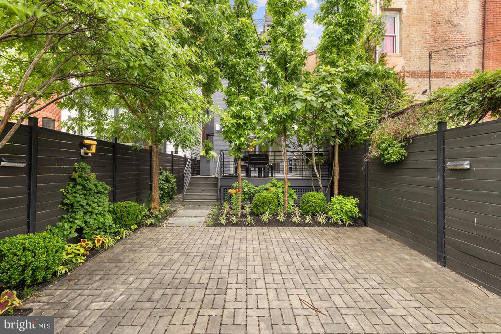928 S St NW