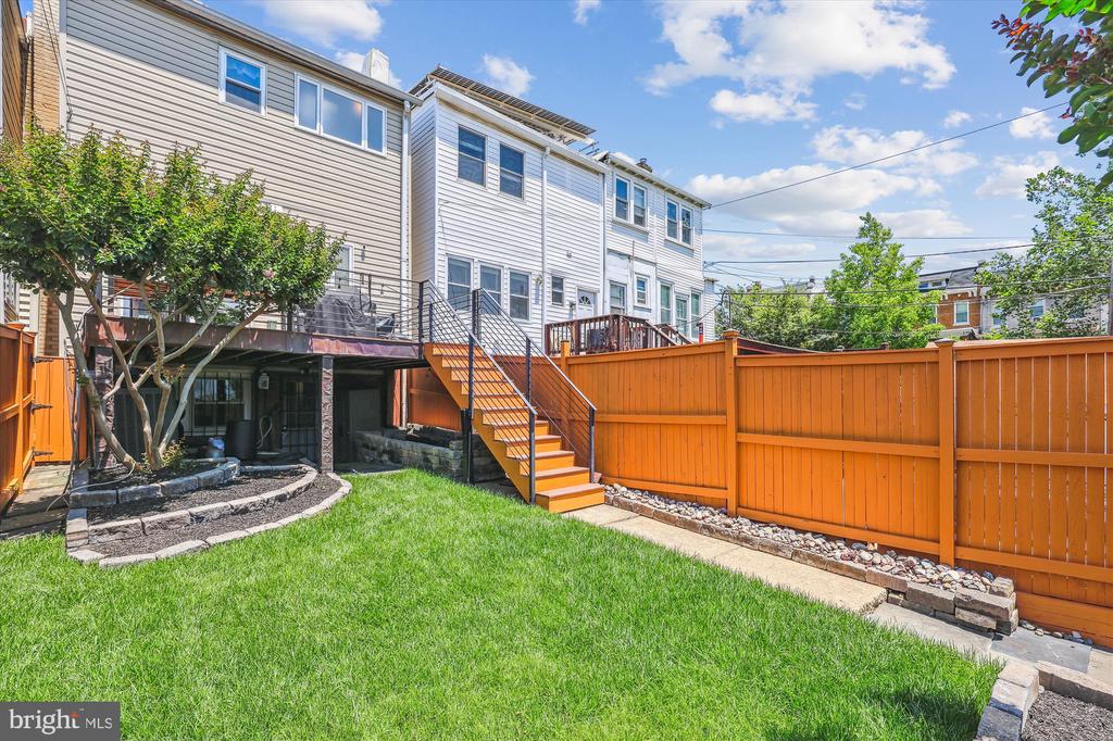 904 EMERSON STREET NW