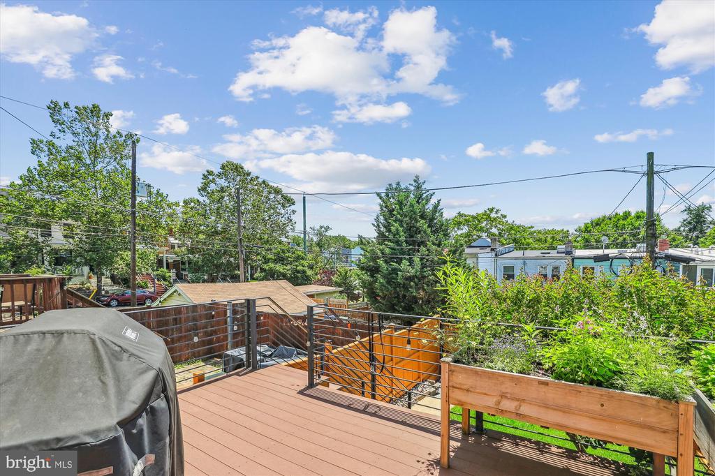 904 EMERSON STREET NW