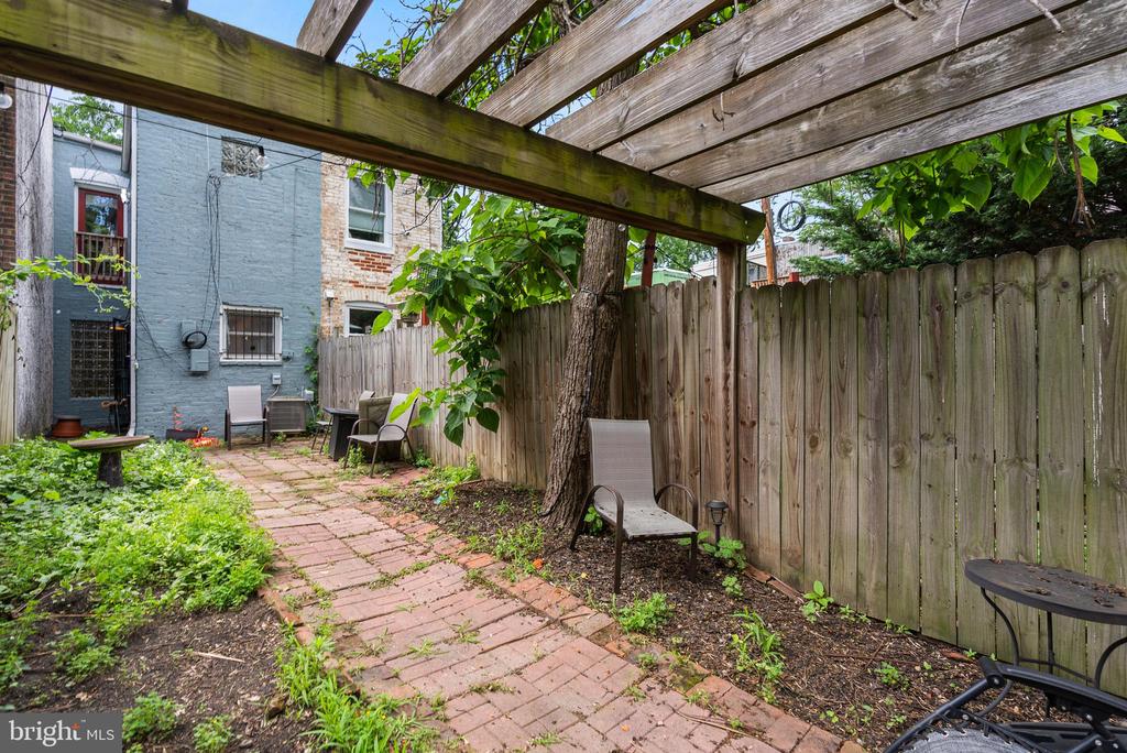 1537 MARION ST NW