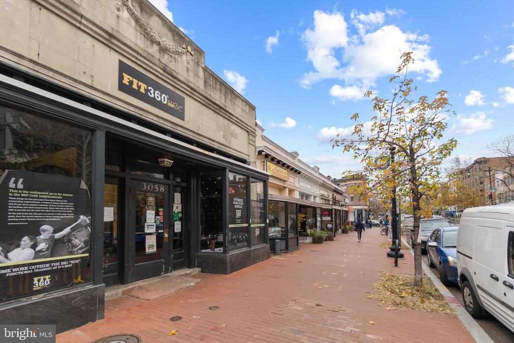1613 Harvard St NW #306