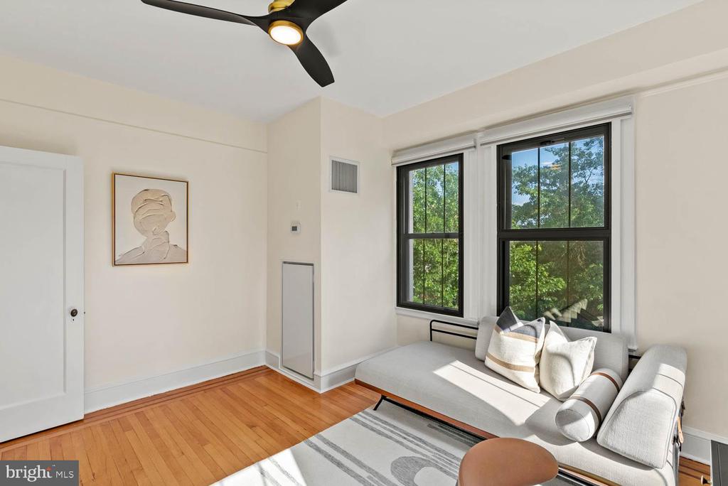 1613 Harvard St NW #306
