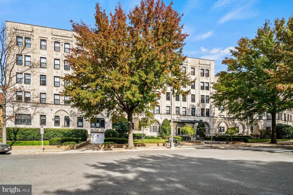 1613 Harvard St NW #306