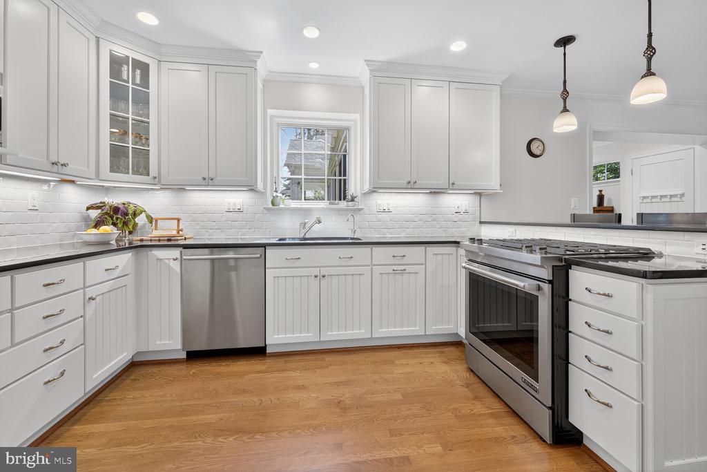 3218 QUESADA STREET NW