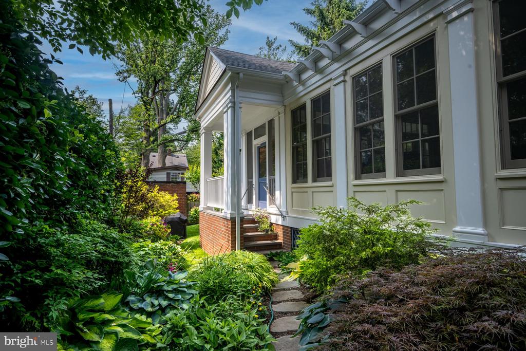 3218 QUESADA STREET NW