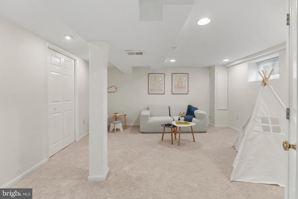 1254 VAN BUREN STREET NW