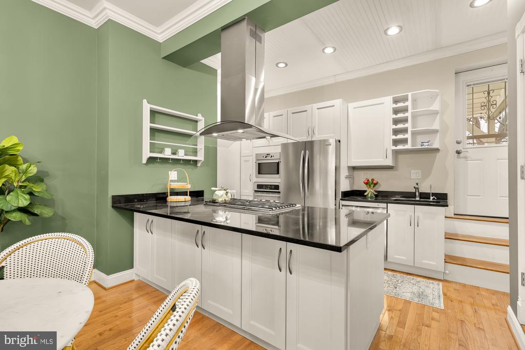312 9TH STREET NE