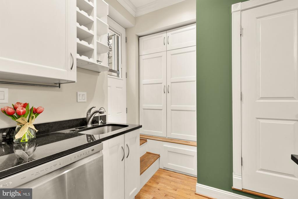 312 9TH STREET NE