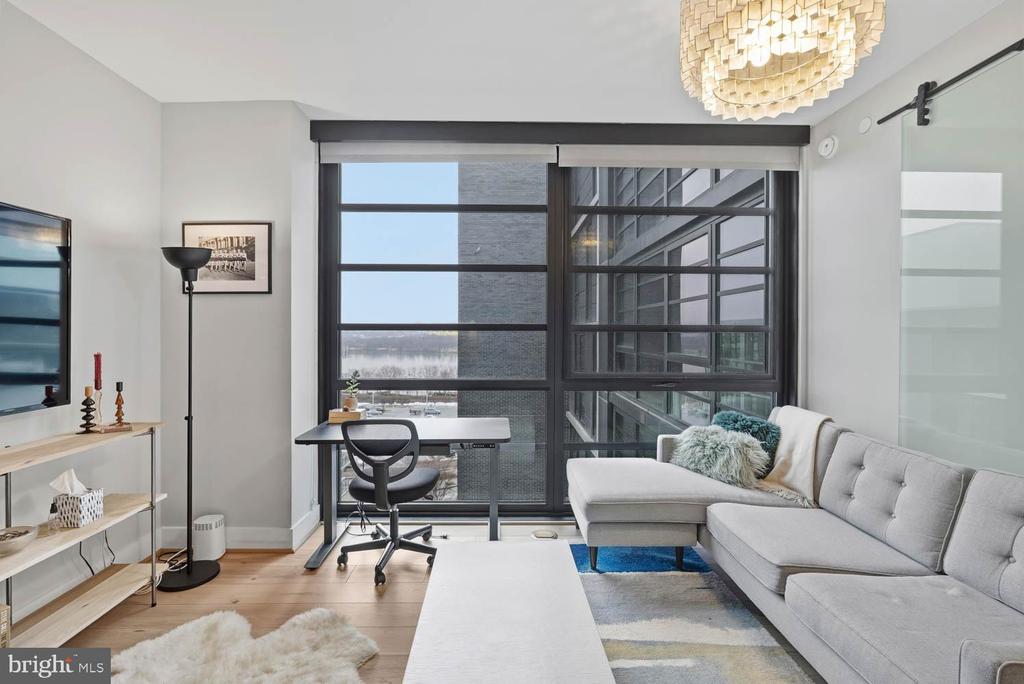 1300 4TH STREET SE 806