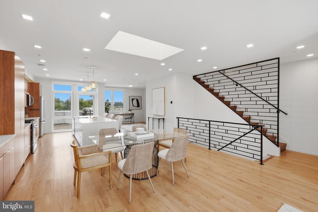 523 MONTANA AVENUE NE Unit: 525A